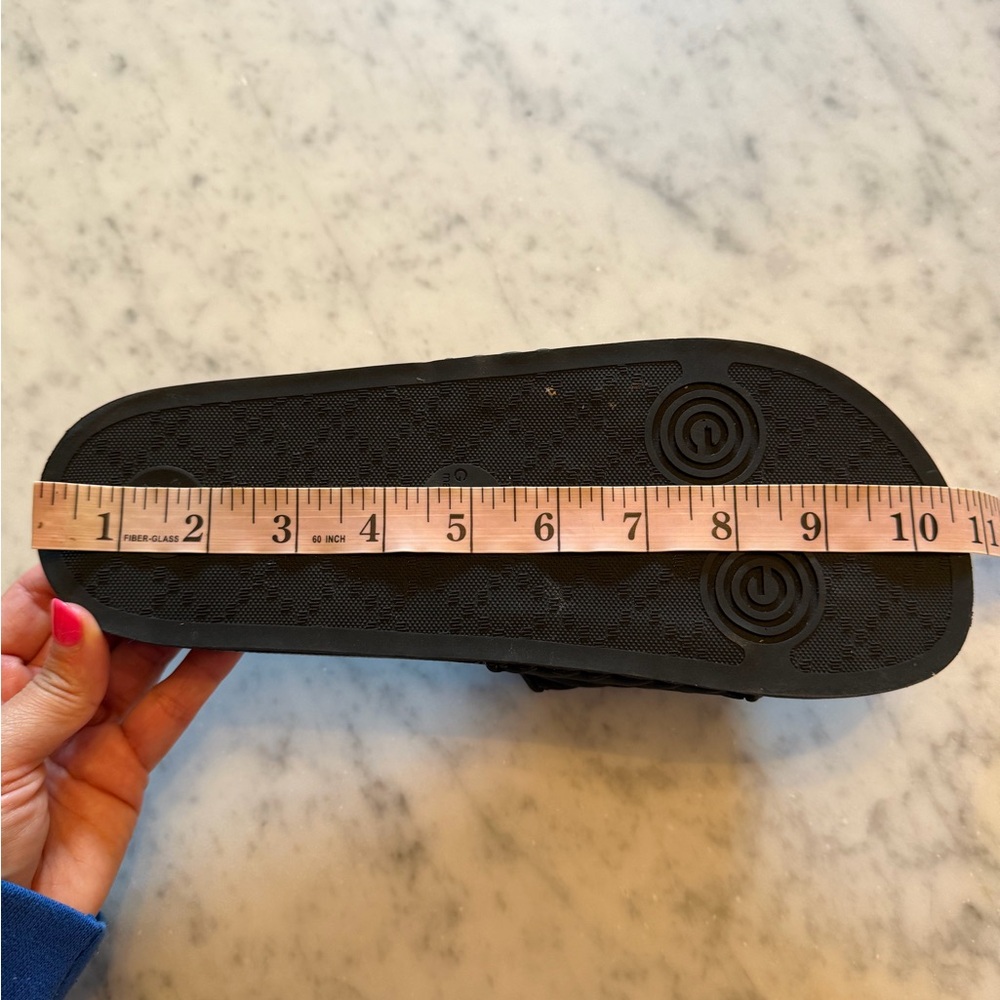 Gucci GG Matelasse Quilted Slides Sandal Rubber Black 
Mens 8.5/9 or Women’s 11 - Picture 10 of 11